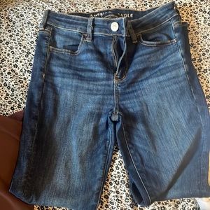 Mis rise jegging size 4 short never worn best condition American eagle